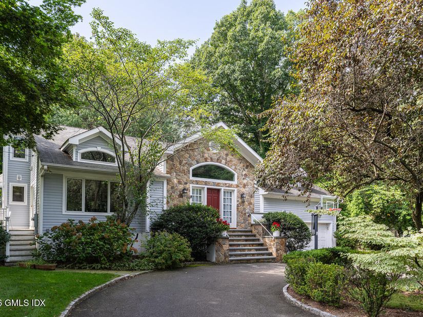 1 Deepwoods Lane, Old Greenwich CT 06870