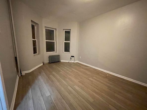 25 Bergen Ave, Jersey City NJ 07305