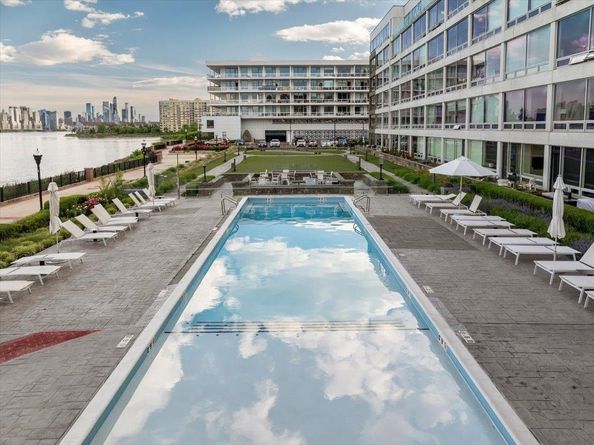 9 Somerset Lane 118, Edgewater NJ 07020