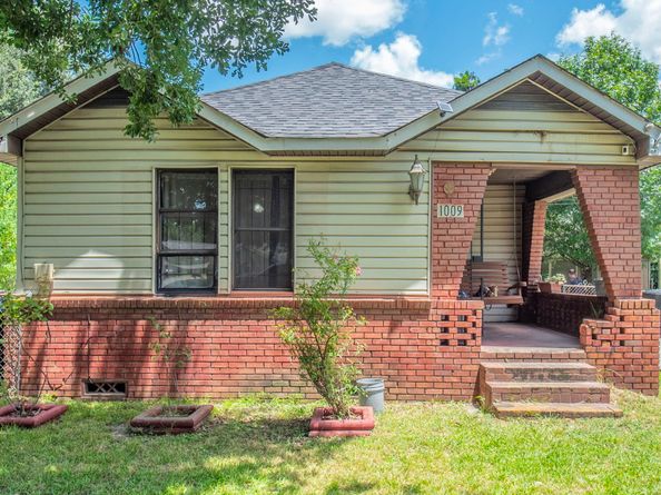 1009 Wainwright Street, Houston TX 77022