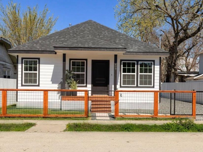 409 Winnie Street, Houston TX 77009