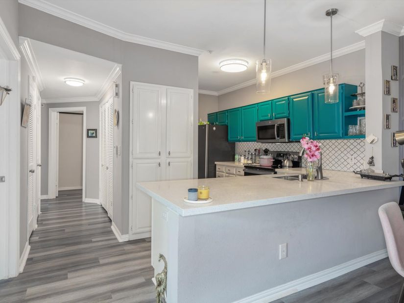 2111 Welch Street B201, Houston TX 77019