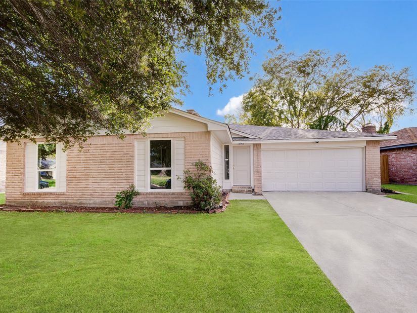 2315 Green Knoll Drive, Houston TX 77067