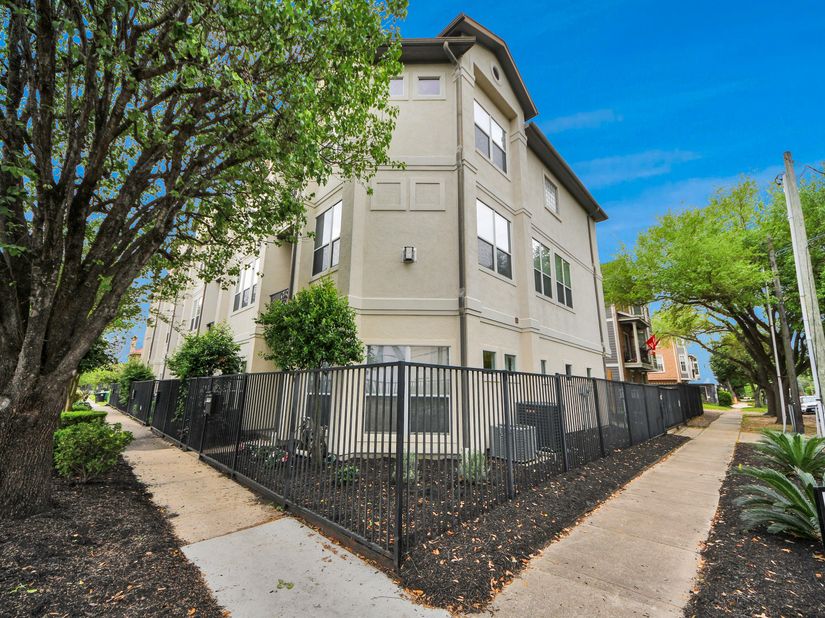 1402 Wentworth Street, Houston TX 77004