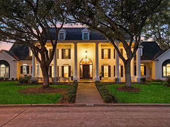 2922 Cedar Woods Place