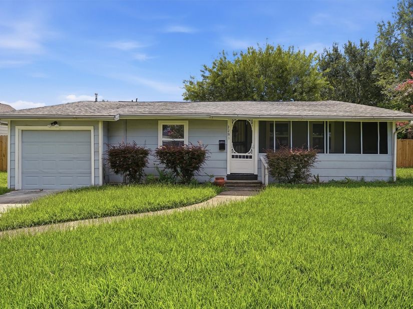 2281 Des Jardines Street, Houston TX 77023