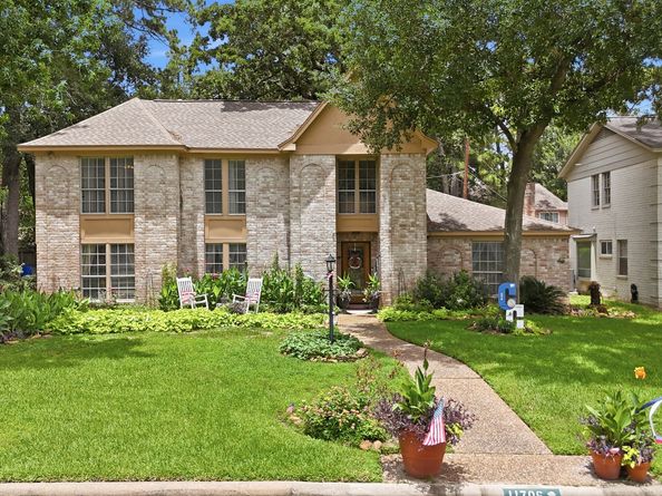 11706 Idlebrook Drive, Houston TX 77070
