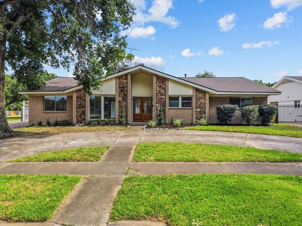 5762 Birdwood Road, Houston TX 77096