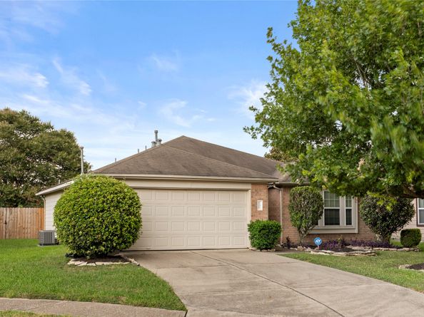9515 Summer Laurel Lane, Houston TX 77088