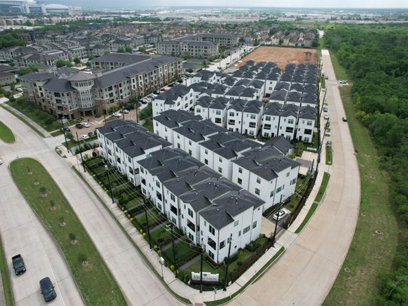 2802 Grand Fountains Drive F, Houston TX 77054