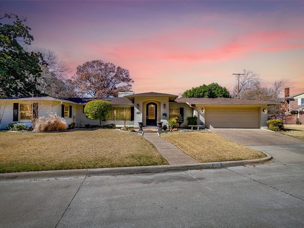 2608 Hartwood Drive, Fort Worth TX 76109