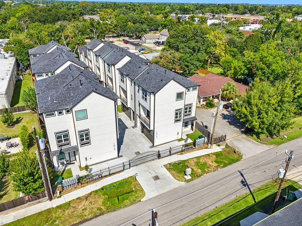 1913 Hoskins Drive D, Houston TX 77080