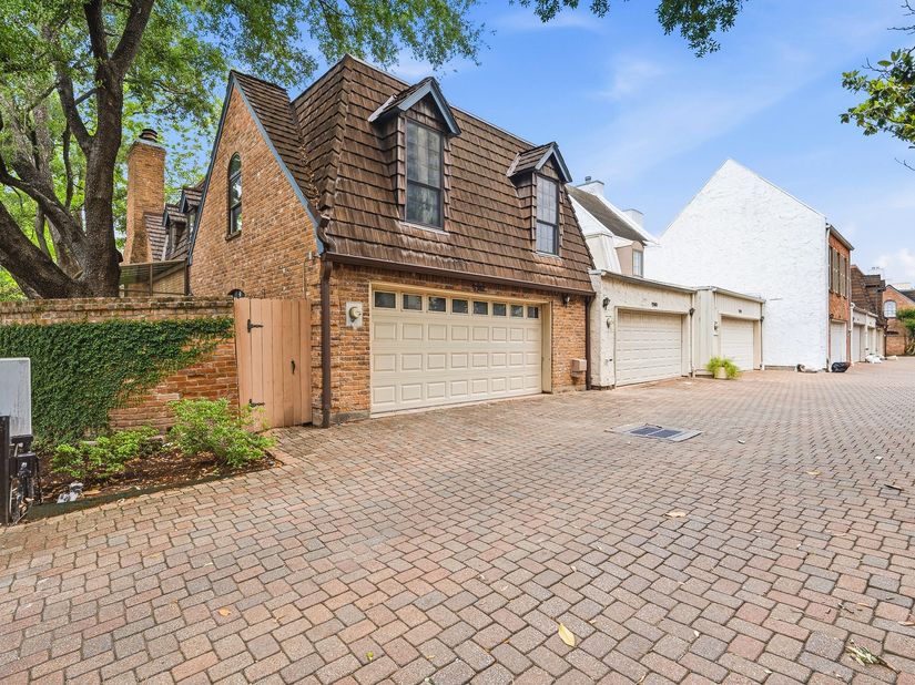 5382 Brownway Street D39, Houston TX 77056