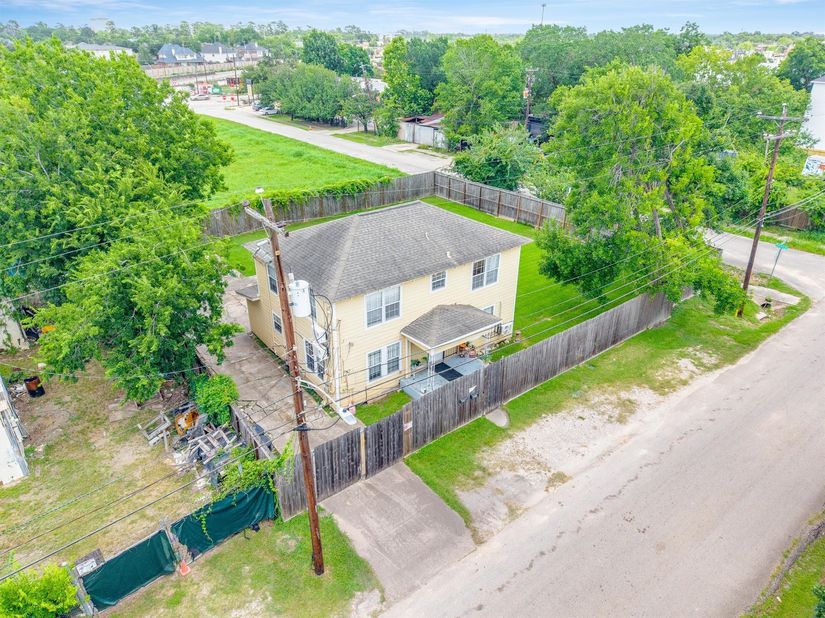 4233 Dupont Street, Houston TX 77021