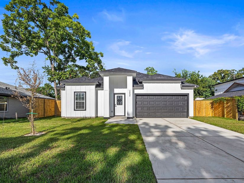 10426 Royal Oaks Drive, Houston TX 77016