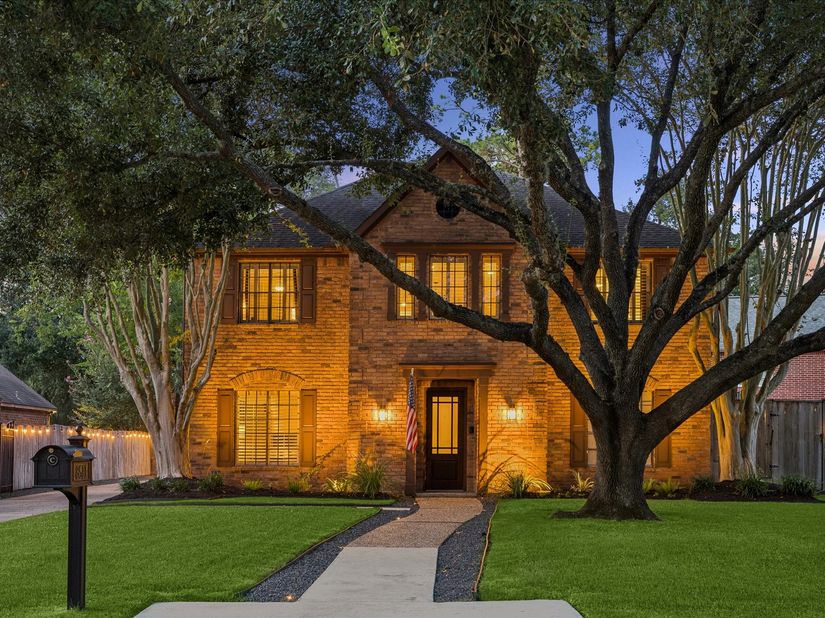 8511 Cedarbrake Drive, Houston TX 77055