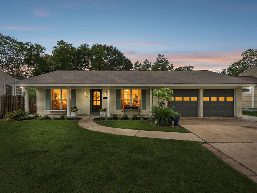 1910 Forest Hill Boulevard, Houston TX 77023