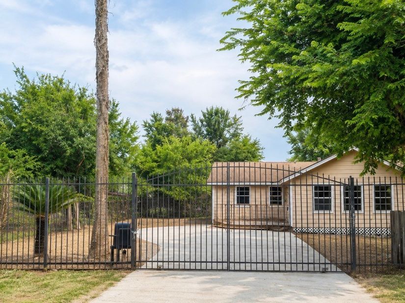14045 Corpus Christi Street, Houston TX 77015