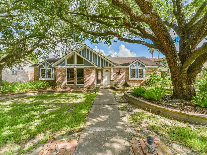 16511 Clearcrest Drive, Houston TX 77059
