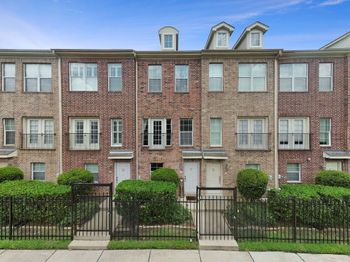 1913 Gillette Street