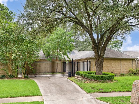 1706 Cherry Bend Drive, Houston TX 77077