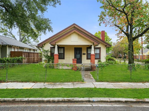 1040 W Cottage Street, Houston TX 77009