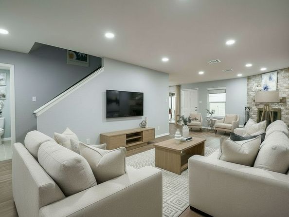 7931 Ellinger Lane, Houston TX 77040