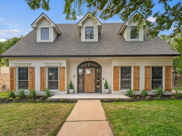 1102 Twin Creek DR, Pflugerville TX 78660
