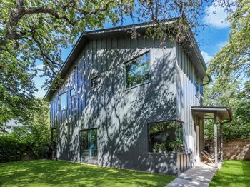 706 Valdez ST
