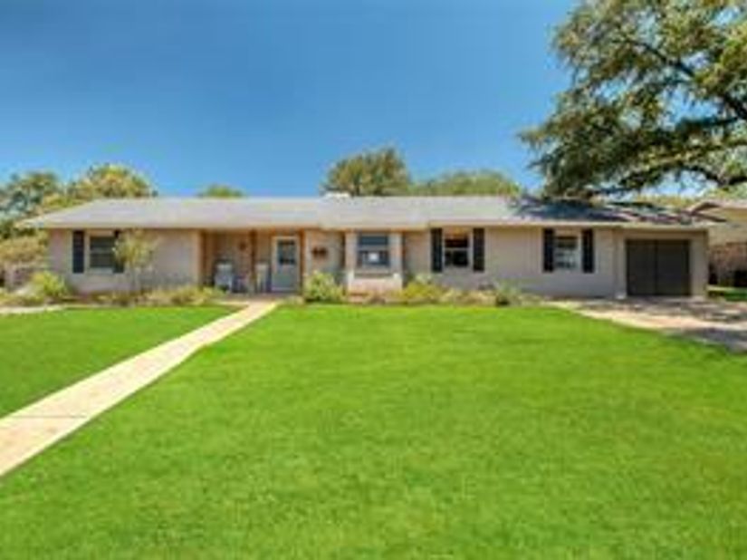 1208 Country Club RD, Georgetown TX 78628