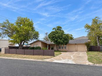 8900 Pointer LN