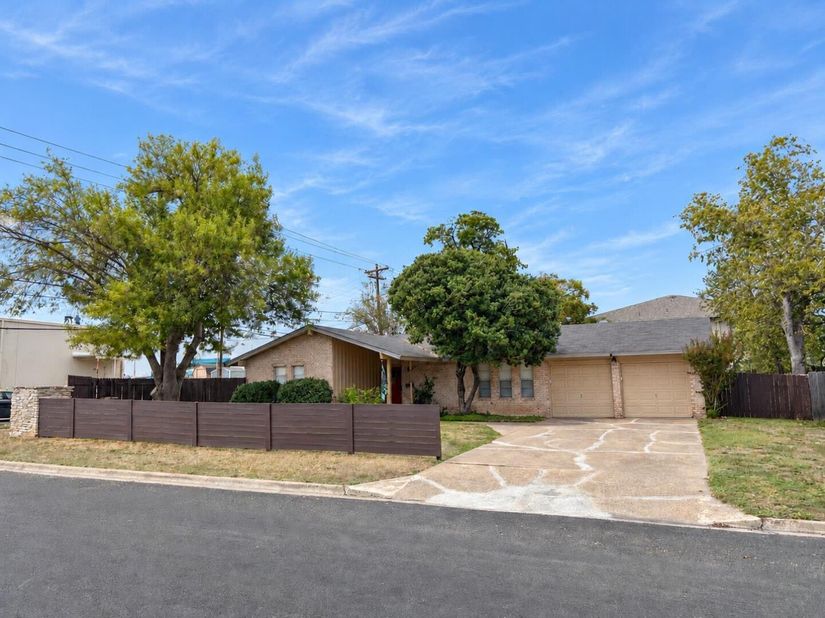 8900 Pointer LN, Austin TX 78758