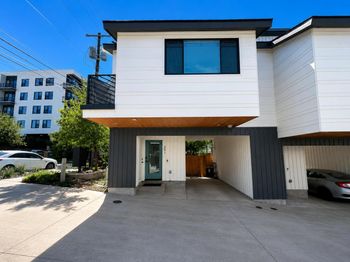 913 Duncan LN