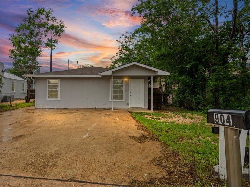 904 Montopolis DR, Austin TX 78741