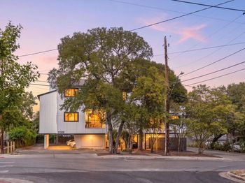 2508 W 12th ST