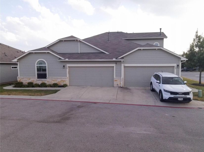 1501 Gropius LN 30B, Pflugerville TX 78660