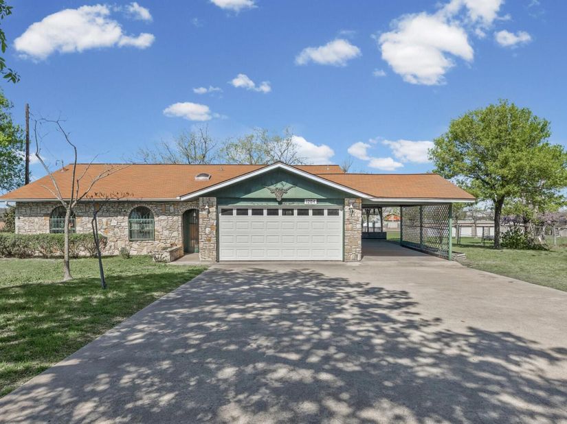 1204 Vapor DR, Pflugerville TX 78660