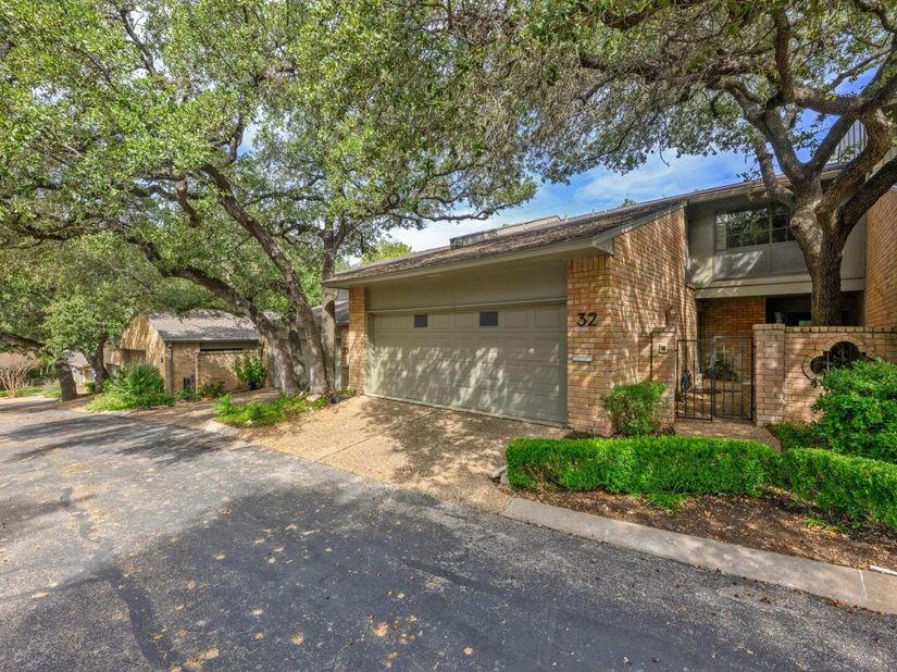 32 Woodstone SQ, Austin TX 78703