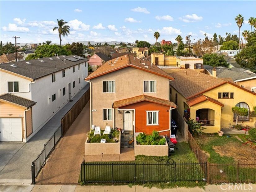 831 W 50th, Los Angeles CA 90037