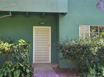 5148 Village Green
