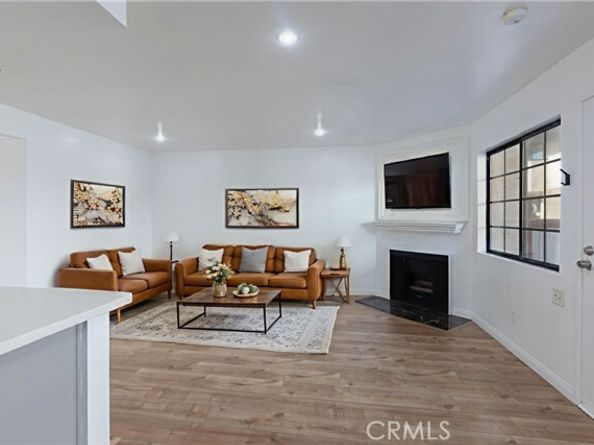 15946 Vanowen Street 103, Van Nuys (los Angeles) CA 91406