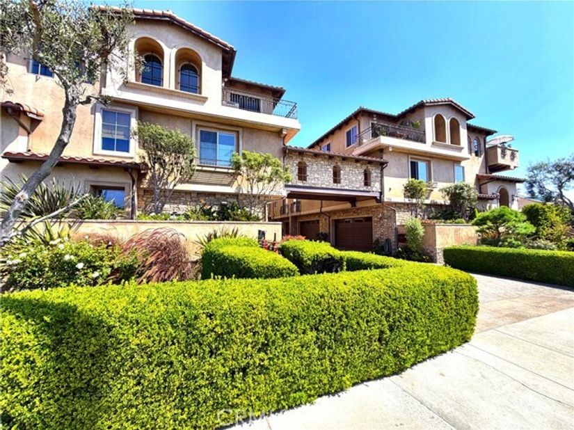 706 S Pacific Coast, Redondo Beach CA 90277
