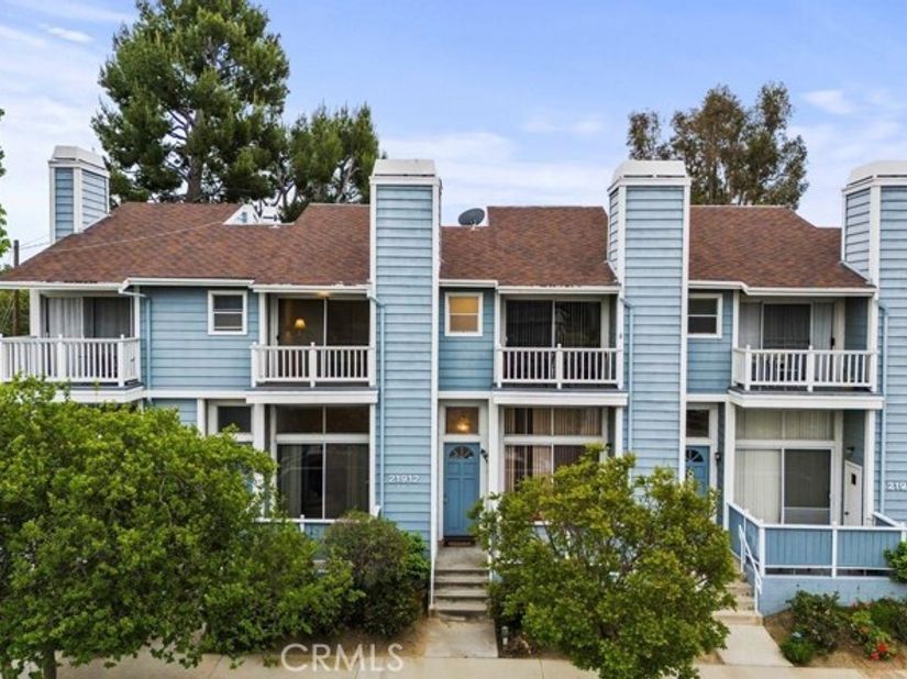 21912 Hiawatha 2, Chatsworth (los Angeles) CA 91311