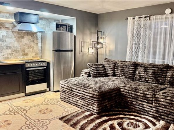 7904 Laurel Canyon 12, North Hollywood (los Angeles) CA 91605