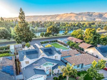 3249 Greenwood Dr