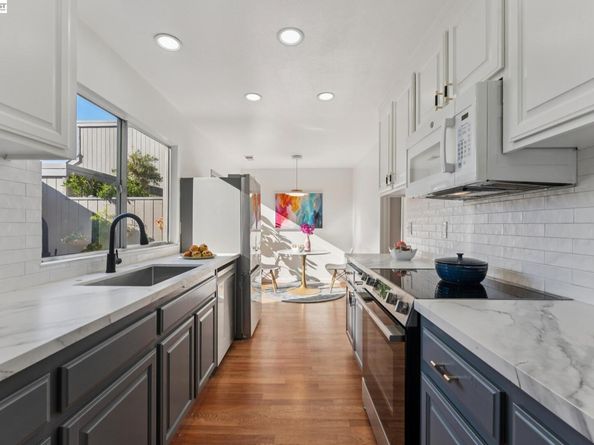 1034 Trellis Ln, Alameda CA 94502