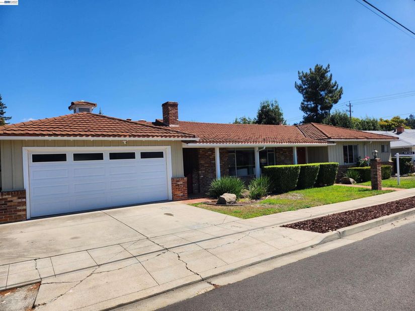 22590 Norwood Dr, Hayward CA 94541