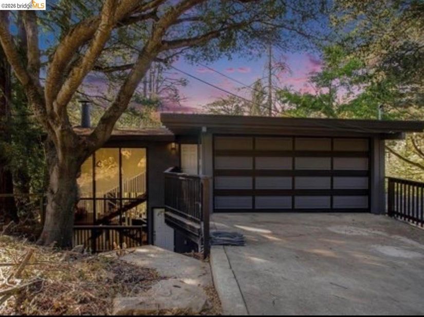 6855 Gunn DR, Oakland CA 94611