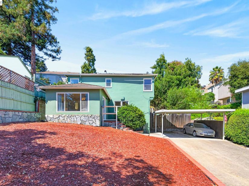8382 Golf Links Rd, Oakland CA 94605