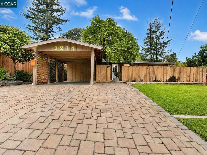 3214 Pine St., Martinez CA 94553